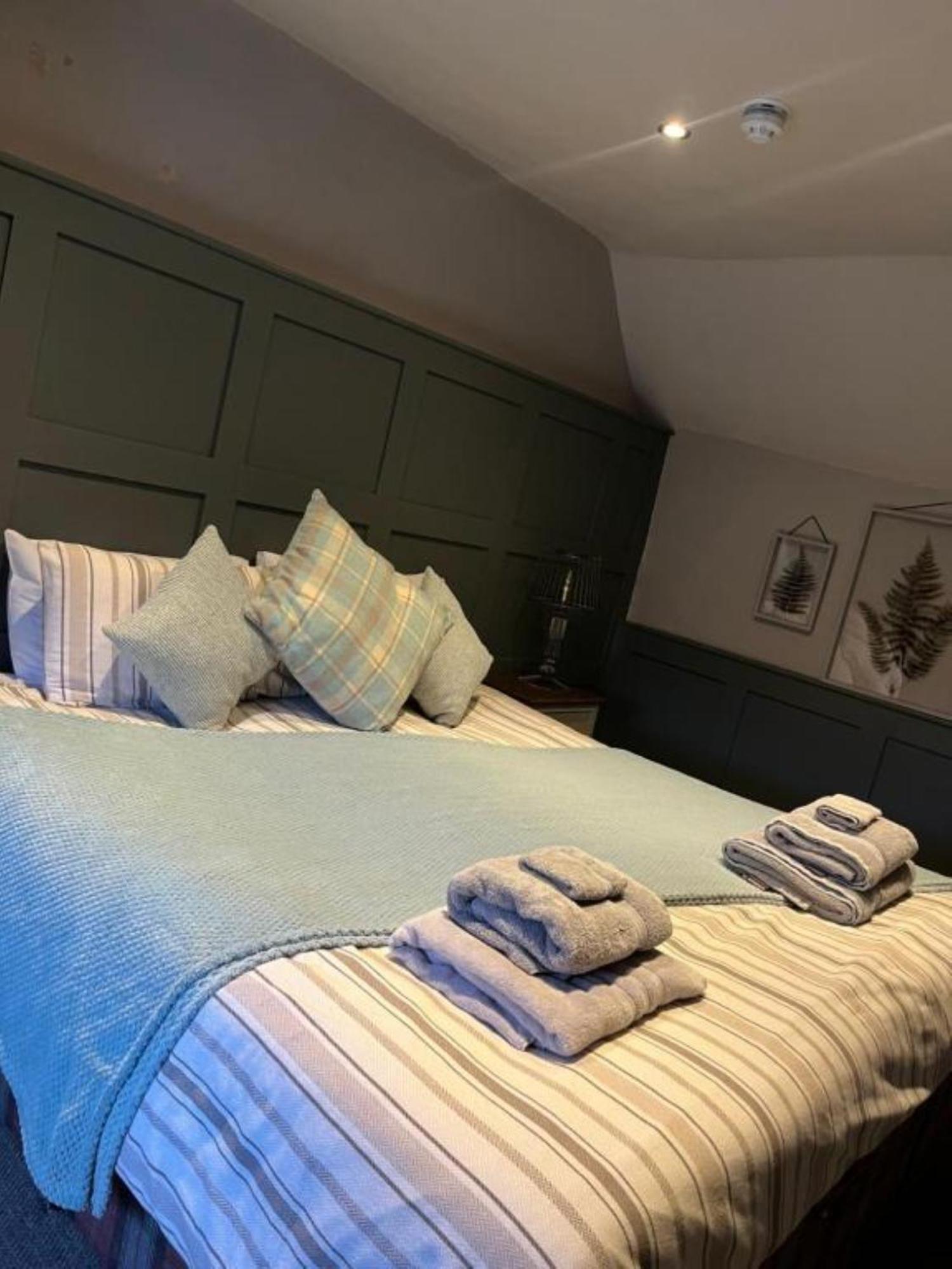 The Crown Inn Gayton  Екстер'єр фото