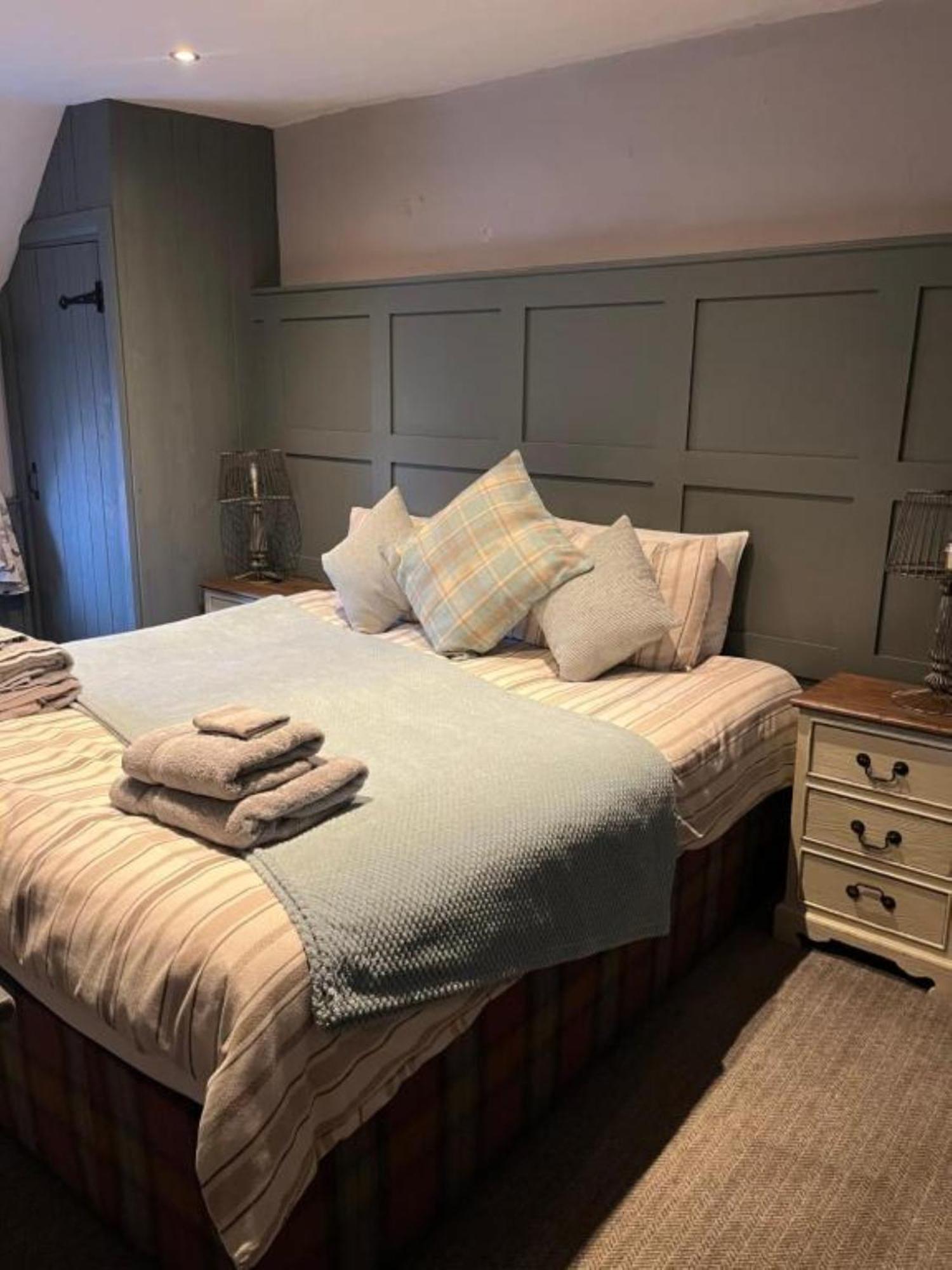 The Crown Inn Gayton  Екстер'єр фото