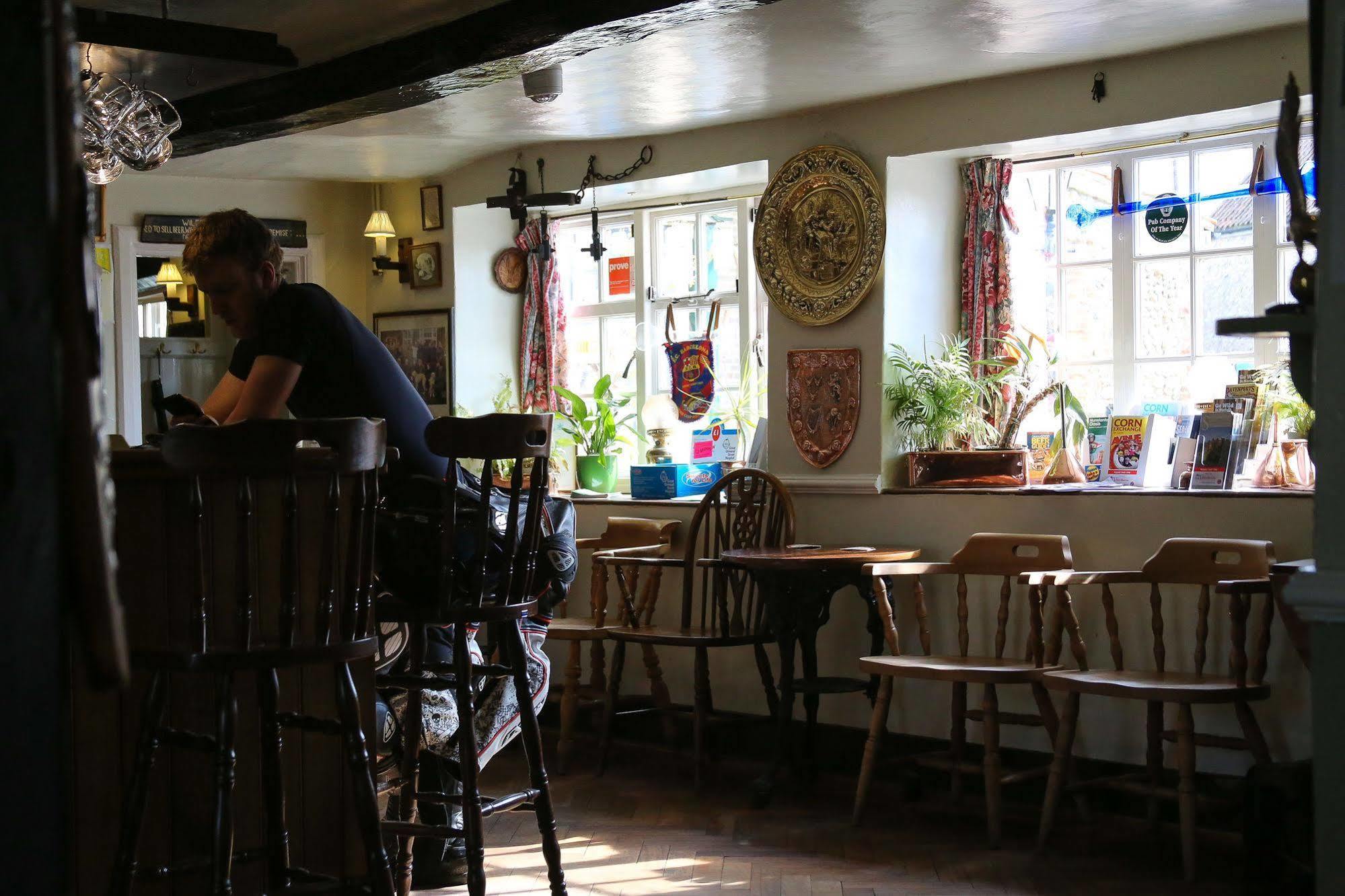 The Crown Inn Gayton  Екстер'єр фото